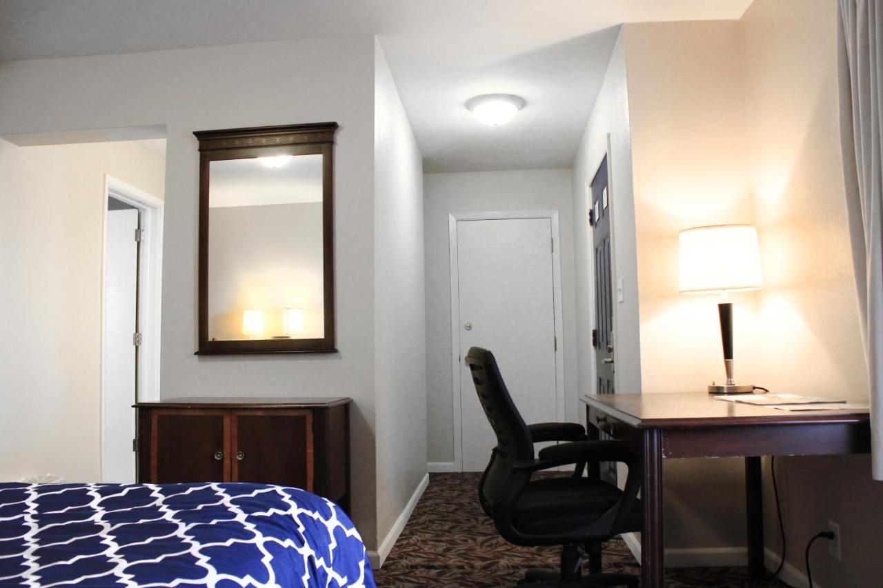 Alpine Inn & Suites Rockford Extérieur photo